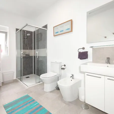 Fantastico 4 - Grossem Balkon - Gratis Parkplatz - Klimaanlage - Zentrumsnaehe Und Meernaehe Appartement *